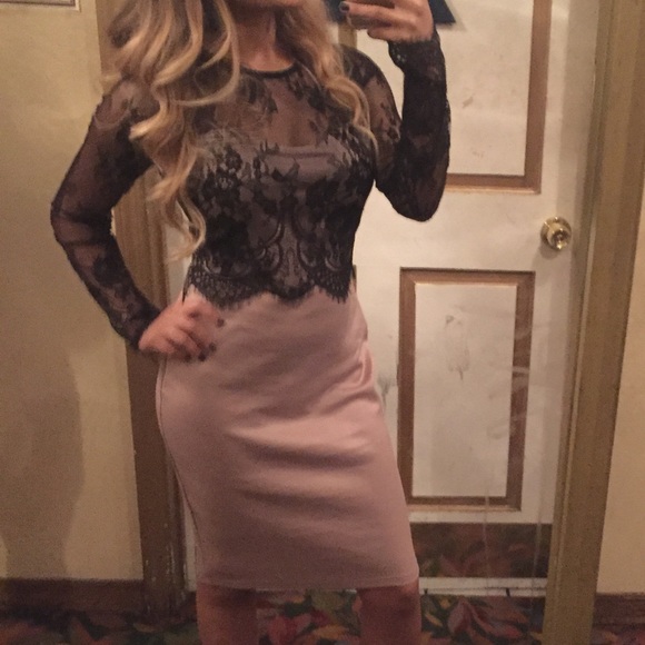 Lace dress - Picture 2 of 2